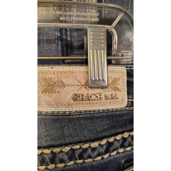Grace In La Women's Mid Rise Embroidered Easy Fit Medium Wash Jeans Size 30 - Picture 7 of 8